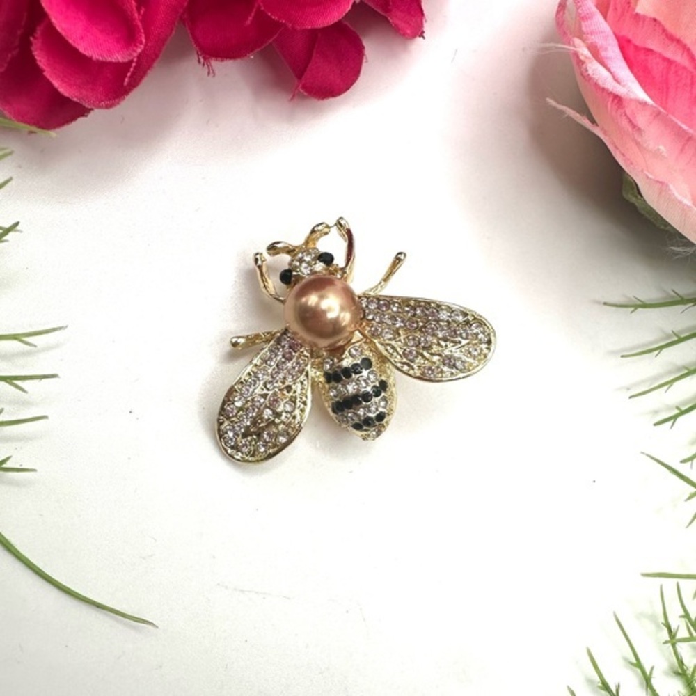 NEW⚜️Bumble Bee Crystal Embellished Brooch